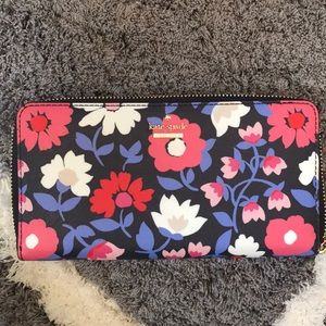 Kate Spade zippier continental wallet